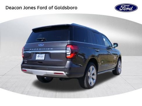 Certified 2023 Ford Expedition Platinum image 3