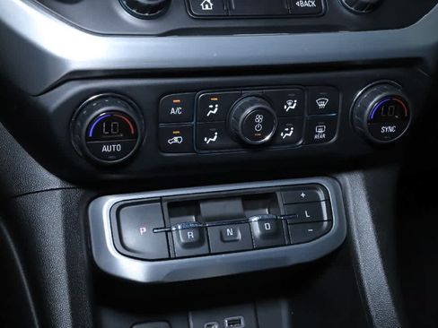 Used 2020 GMC Acadia SLE w/ Driver Convenience Package FWD image 26