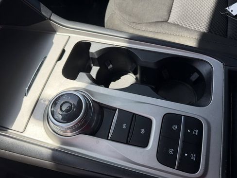 Used 2024 Ford Explorer XLT RWD image 16