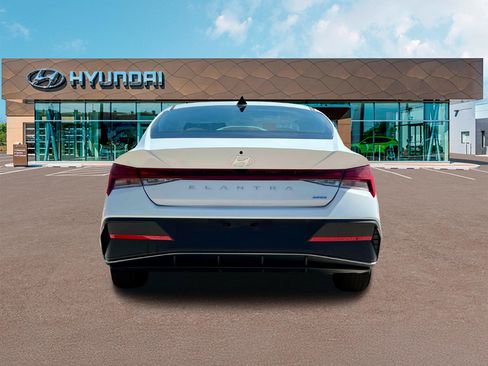 Used 2025 Hyundai Elantra Hybrid FWD image 35