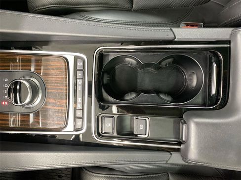 Used 2018 Jaguar F-PACE Portfolio image 27