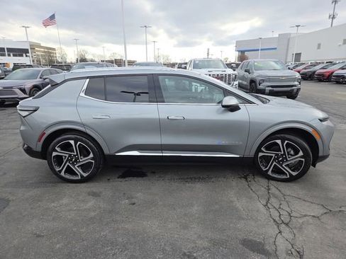 Used 2024 Chevrolet Equinox EV LT image 17