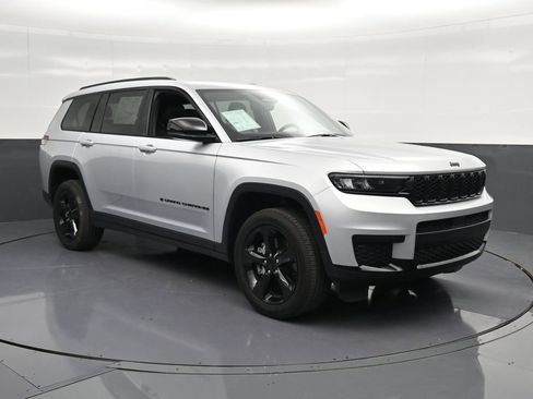 Used 2024 Jeep Grand Cherokee L Laredo AWD/4WD image 5