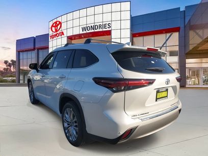 New 2026 Toyota Highlander Platinum