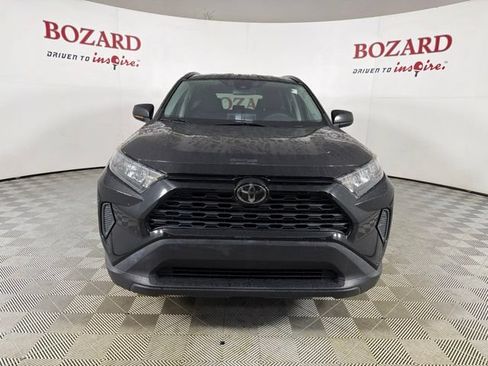 Used 2020 Toyota RAV4 LE FWD image 2