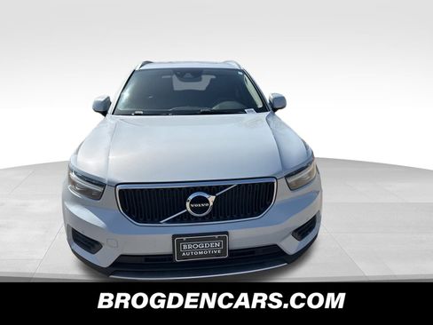 Used 2020 Volvo XC40 T5 Momentum image 8