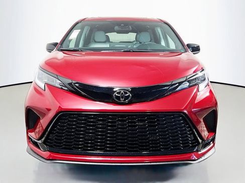 New 2026 Toyota Sienna XSE image 8