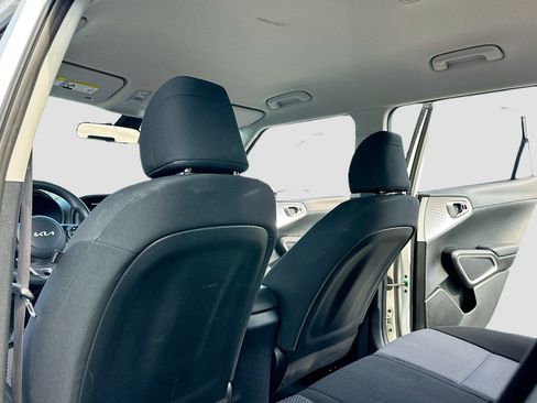 Used 2023 Kia Soul LX image 6
