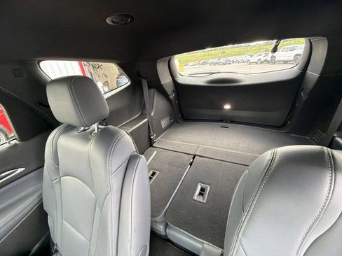 Used 2024 Buick Enclave Essence AWD/4WD image 13