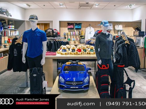 Used 2025 Mercedes-Benz GLC 300 w/ Winter Package image 31