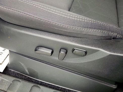 Used 2025 Nissan Frontier SV image 11