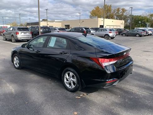 Certified 2023 Hyundai Elantra SE image 3