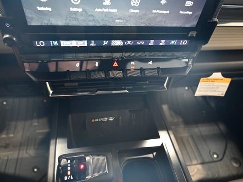New 2026 GMC Hummer EV SUV w/ LPO, Dark Essentials Package AWD/4WD image 19