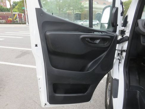 Used 2022 Mercedes-Benz Sprinter 2500 image 22