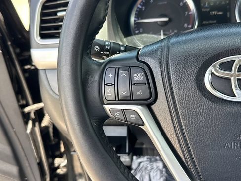 Used 2015 Toyota Highlander XLE FWD image 14