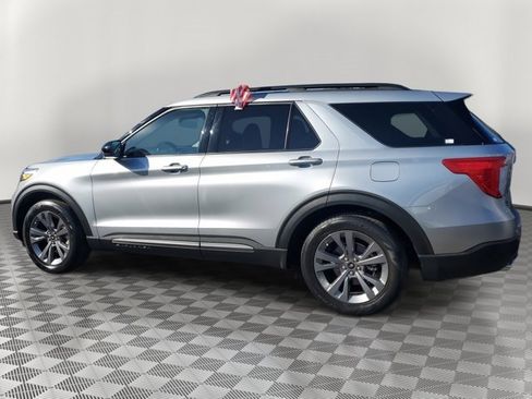 Certified 2022 Ford Explorer XLT w/ Equipment Group 202A image 4