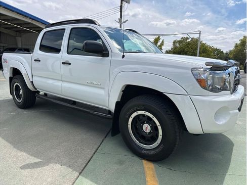 Used 2011 Toyota Tacoma 4x4 Double Cab w/ TRD Off-Road Pkg w/JBL Audio image 6