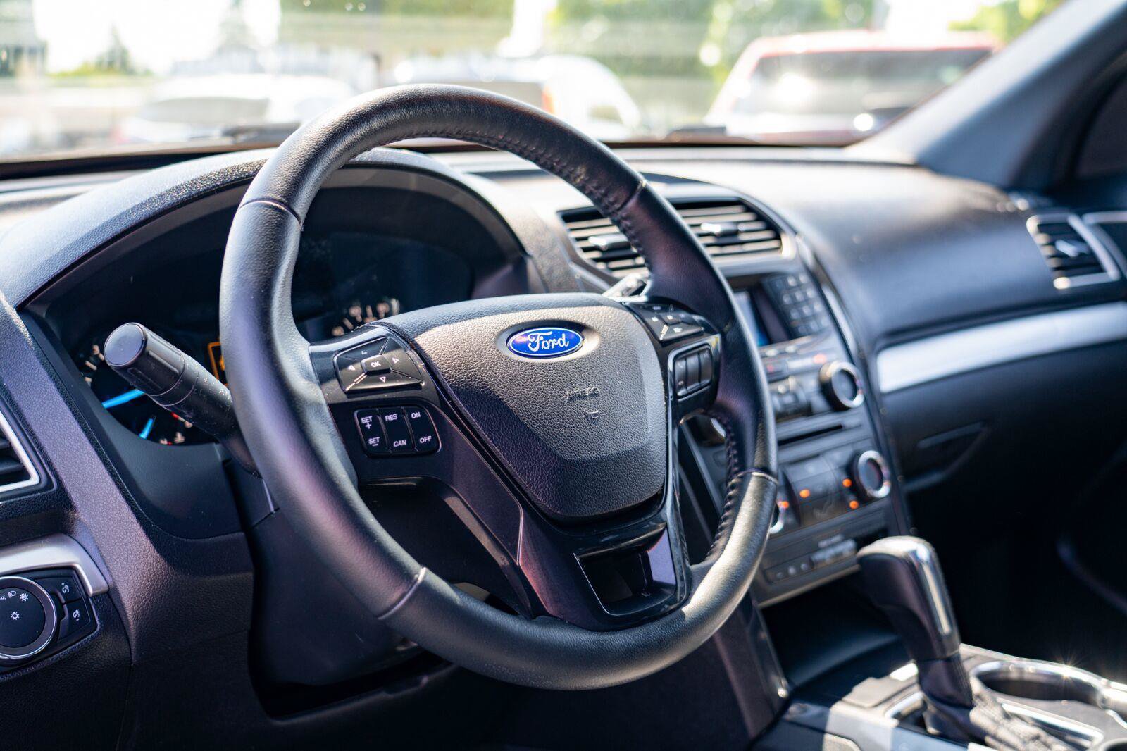 Used 2017 Ford Explorer XLT FWD image 13