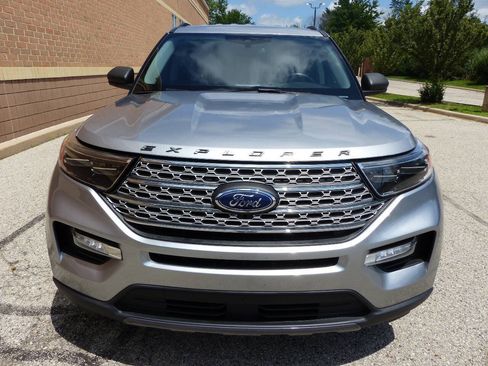 Used 2021 Ford Explorer XLT w/ Equipment Group 202A AWD/4WD image 14