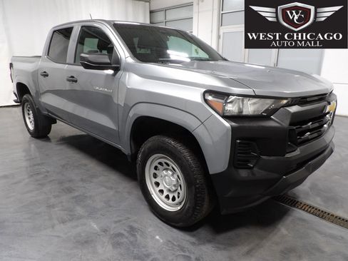 Used 2025 Chevrolet Colorado W/T RWD image 1