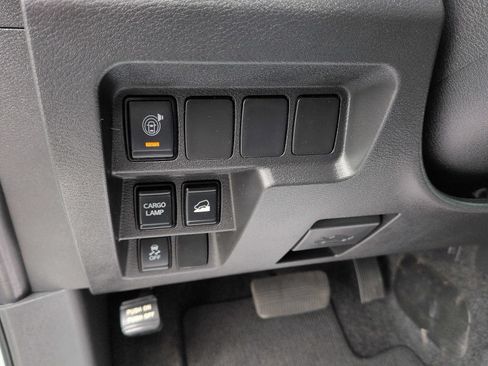 Used 2024 Nissan Frontier SV w/ Technology Package AWD/4WD image 17
