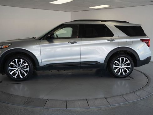 Used 2022 Ford Explorer ST-Line w/ Class IV Trailer Tow Package AWD/4WD image 4