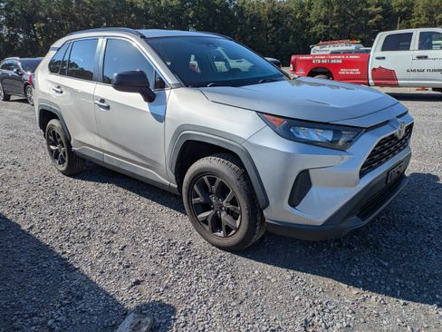 Used 2021 Toyota RAV4 LE FWD image 1
