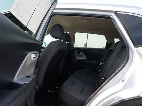 Used 2017 Kia Niro LX FWD image 19