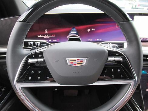 Certified 2025 Cadillac Escalade Premium Luxury w/ LPO, Radiant Package AWD/4WD image 23