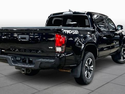 Used 2019 Toyota Tacoma TRD Sport AWD/4WD image 12