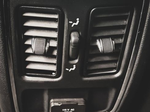 Used 2020 Jeep Grand Cherokee Altitude RWD image 9