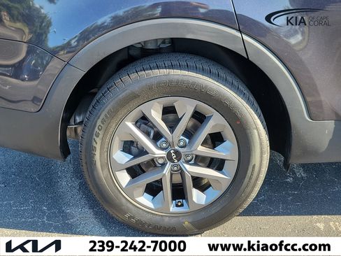 Certified 2025 Kia Telluride LX FWD image 9
