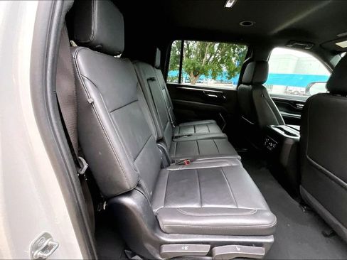 Used 2025 Chevrolet Suburban Z71 AWD/4WD image 24