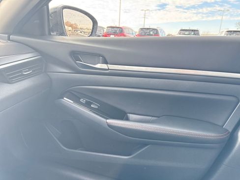 Used 2024 Nissan Altima 2.5 SR image 25