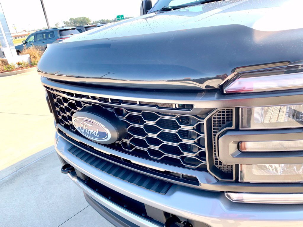 Used 2024 Ford F250 4x4 Crew Cab Super Duty image 2