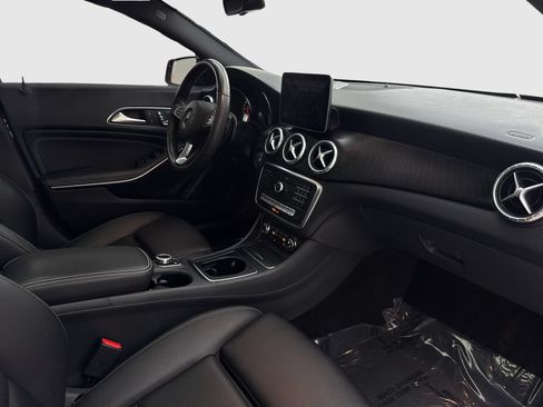 Used 2019 Mercedes-Benz CLA 250 image 41