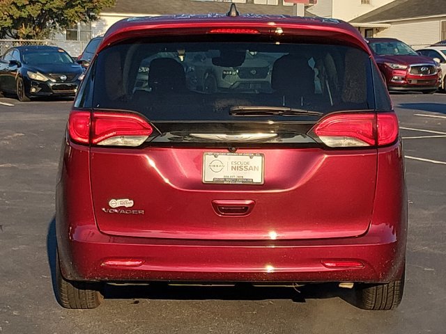 Used 2023 Chrysler Voyager LX FWD image 4