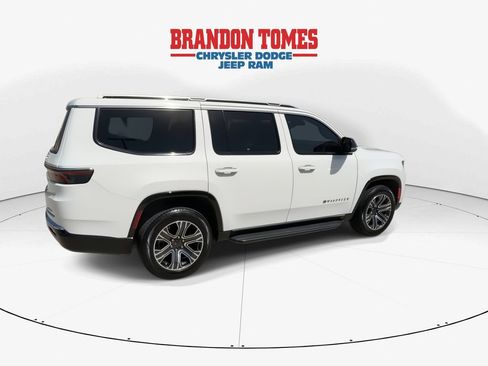 Used 2024 Jeep Wagoneer Series II w/ Flexible Seating Group RWD image 8