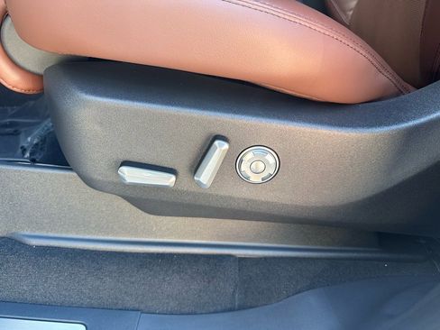 New 2025 Lincoln Navigator Reserve image 17