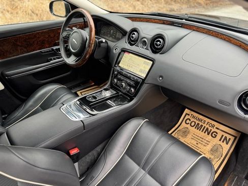 Used 2019 Jaguar XJ R-Sport image 18