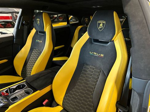 Used 2022 Lamborghini Urus Base image 15