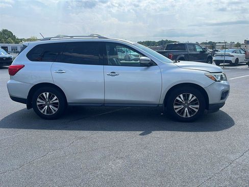 Used 2018 Nissan Pathfinder SV w/ Cargo Package FWD image 2