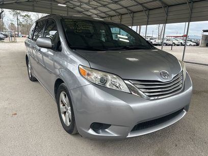 Used 2017 Toyota Sienna LE