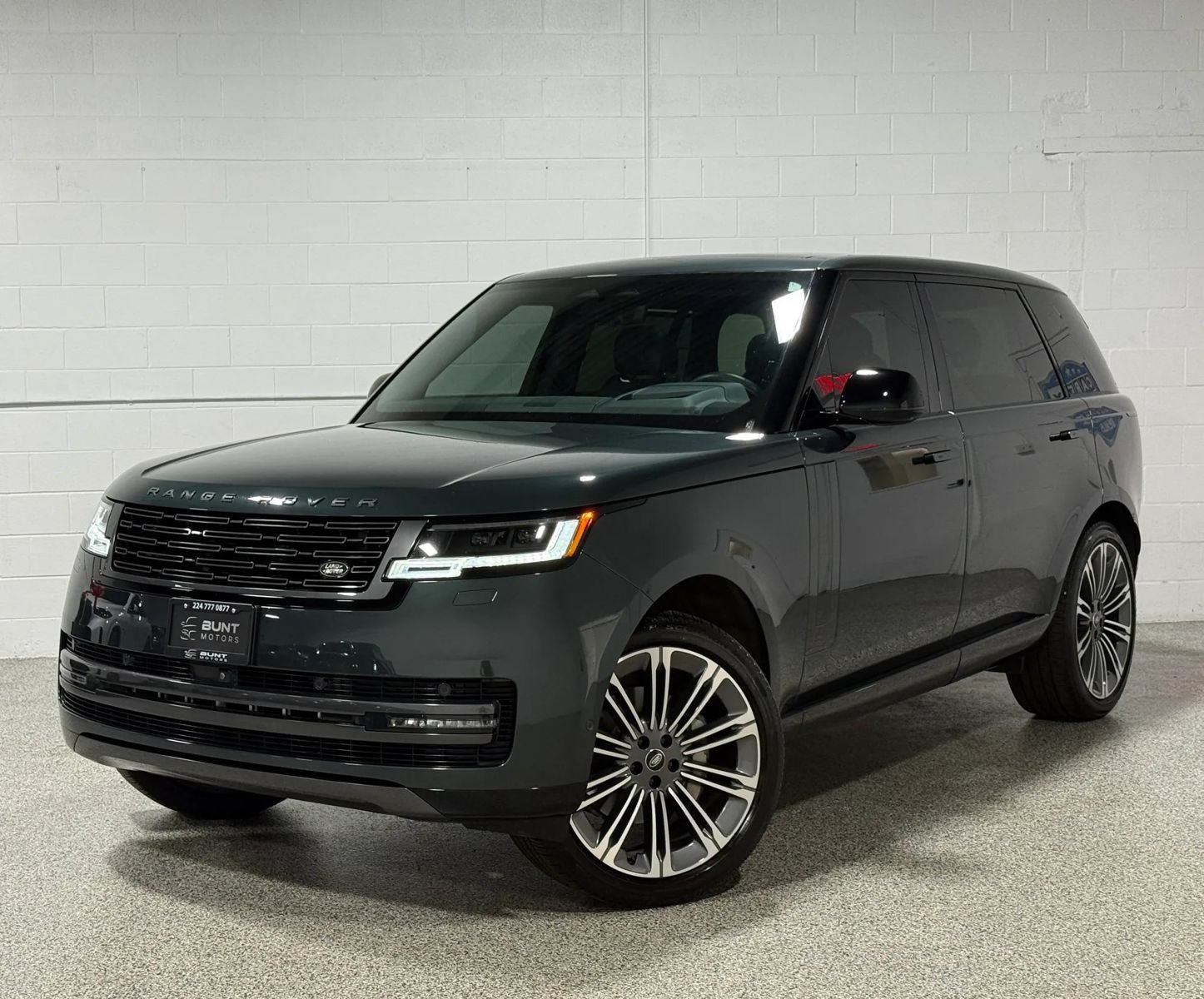 Used 2024 Land Rover Range Rover Long Wheelbase SE AWD/4WD image 2