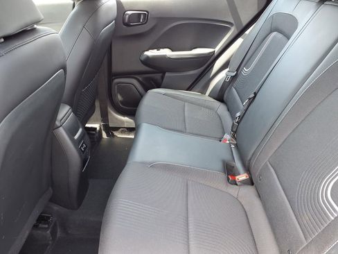 Used 2025 Hyundai Venue Limited FWD image 11