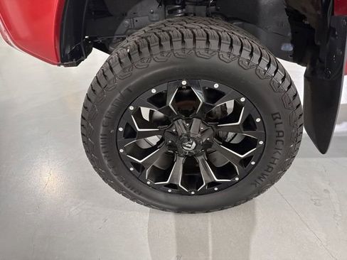 Used 2015 Toyota Tacoma PreRunner w/ SR5 Package RWD image 4