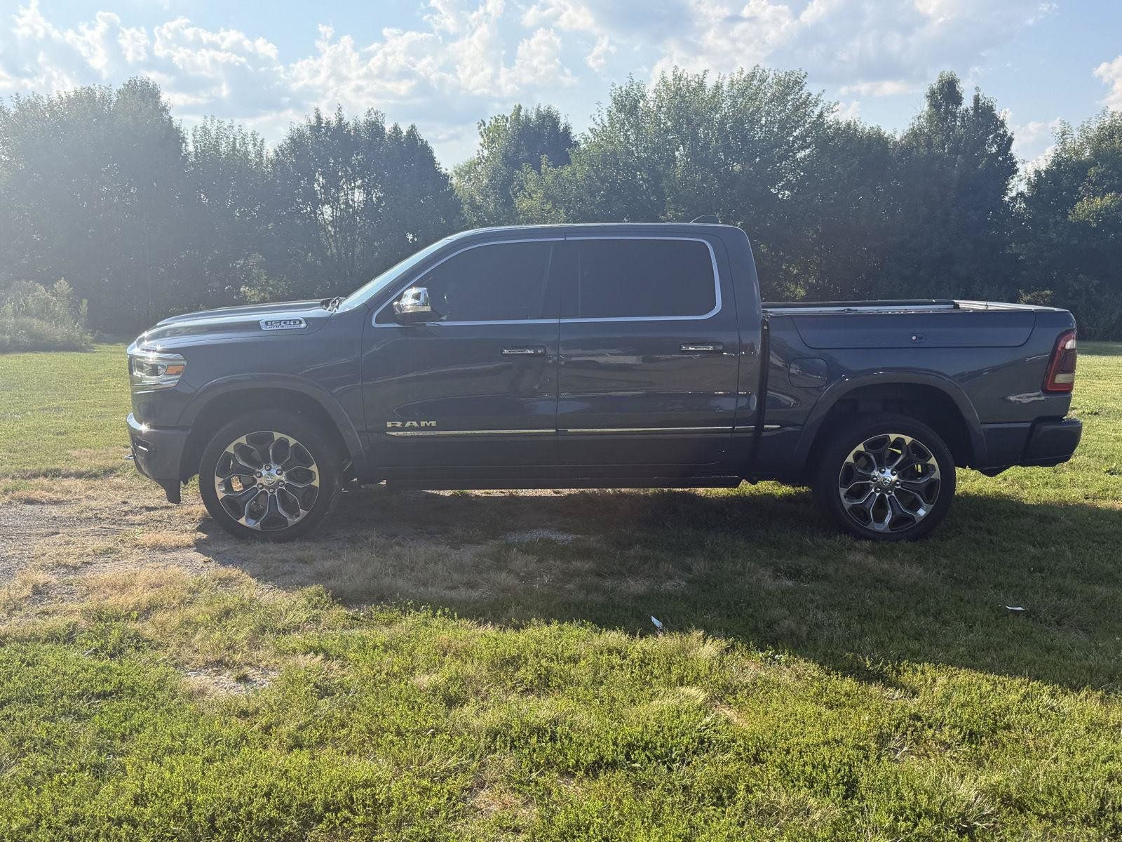 Used 2022 RAM 1500 Limited AWD/4WD image 2
