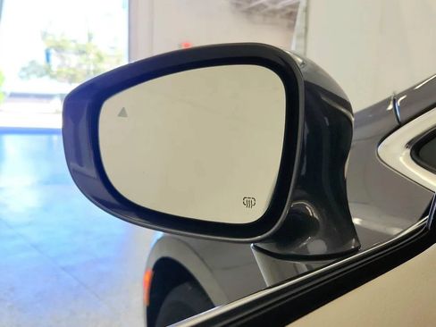 Used 2017 Chrysler Pacifica Touring-L FWD image 21