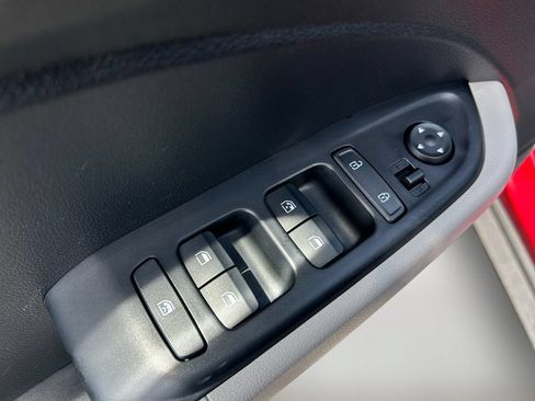 Used 2025 Hyundai Venue SEL FWD image 21