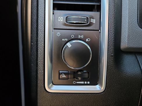 Used 2020 RAM 1500 Classic SLT image 17